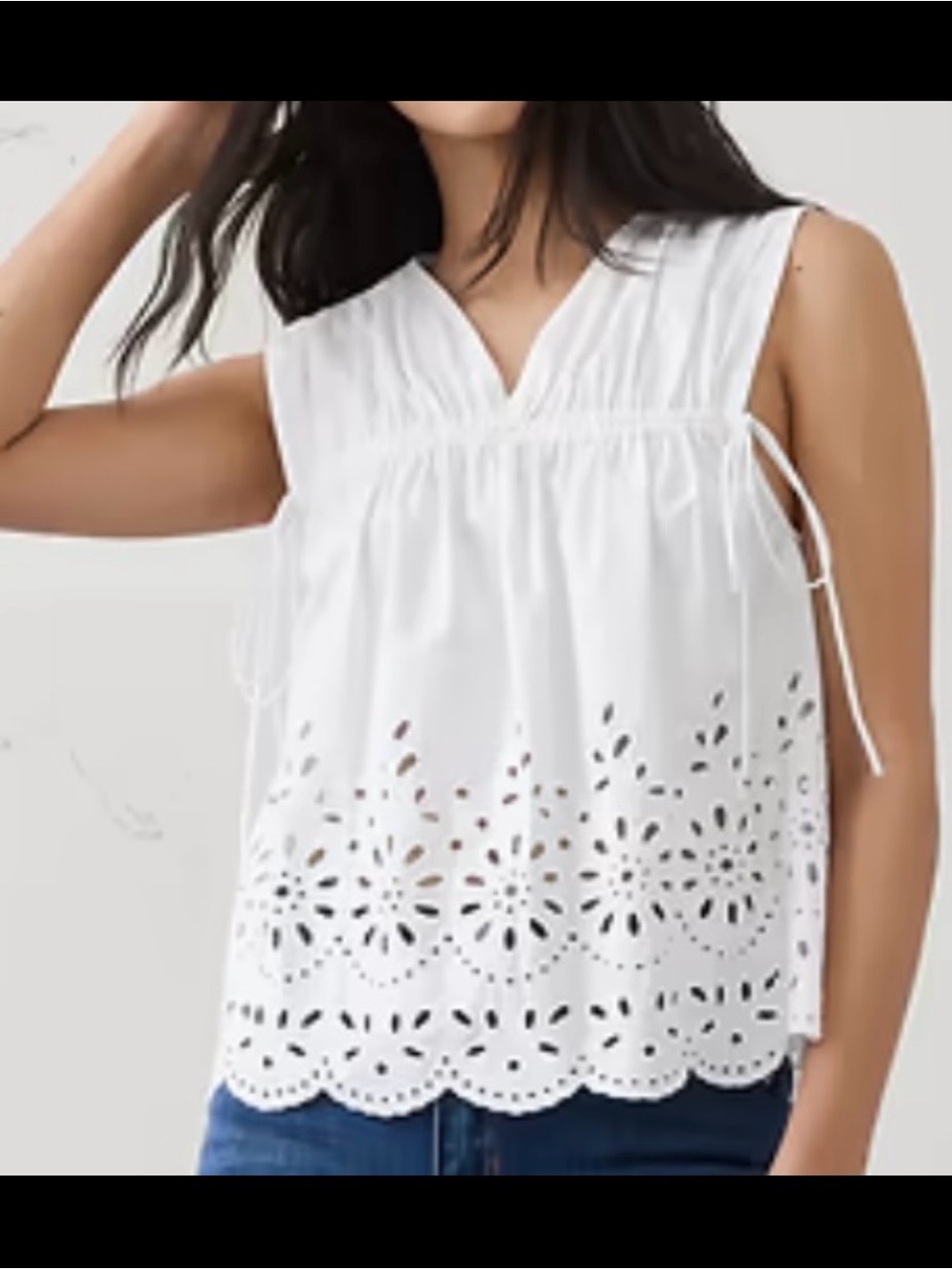 Banana Republic Women’s White Eyelet Sleeveless V-Neck Top Size small NWT